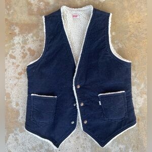 VINTAGE Levi’s 1970s Sherpa lined corduroy vest